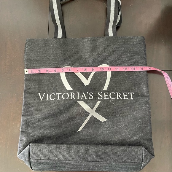 NWOT Victoria’s Secret sparkle tote bag with heart - Picture 2 of 4